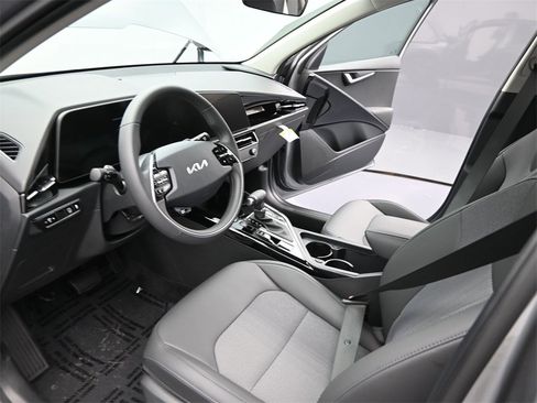 New 2025 Kia Niro EX image 18