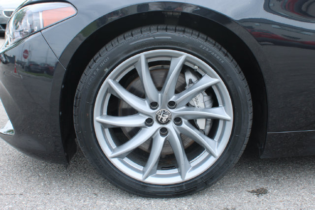 Used 2024 Alfa Romeo Giulia Ti AWD/4WD image 36
