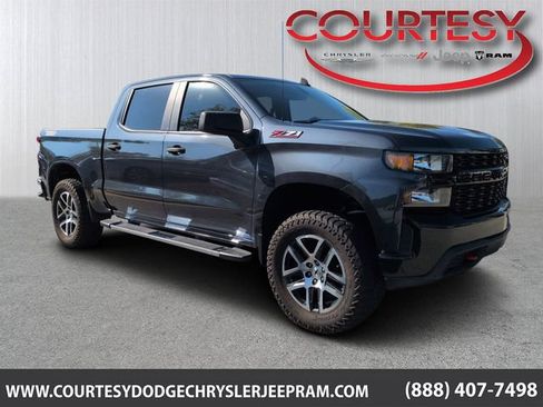 Used 2019 Chevrolet Silverado 1500 Custom Trail Boss w/ Custom Convenience Package AWD/4WD image 1