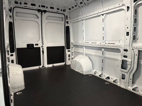 Used 2025 RAM ProMaster 2500 w/ Convenience Group image 24