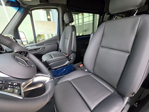 New 2026 Mercedes-Benz Sprinter 2500 image 9