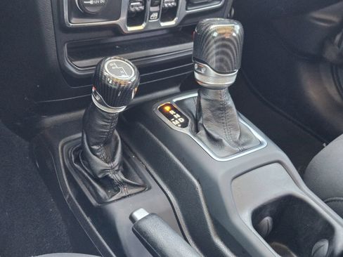 Used 2022 Jeep Wrangler Unlimited Sport AWD/4WD image 27
