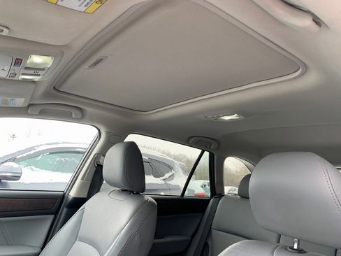 Used 2019 Subaru Outback 2.5i Limited w/ Popular Package #2 image 9