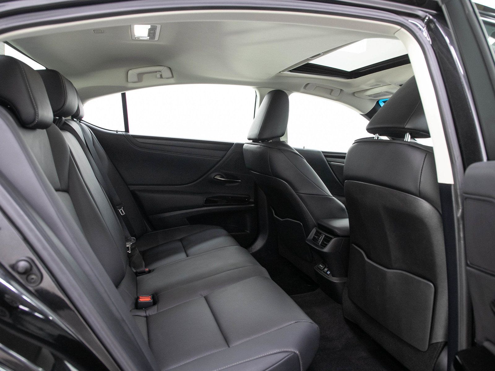Used 2025 Lexus ES 300h FWD image 12