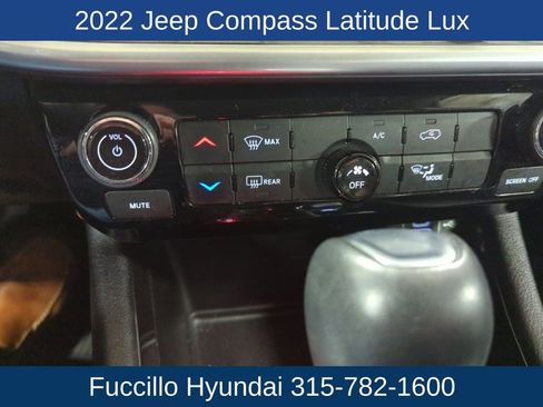 Used 2022 Jeep Compass Latitude w/ Sun and Sound Group image 17