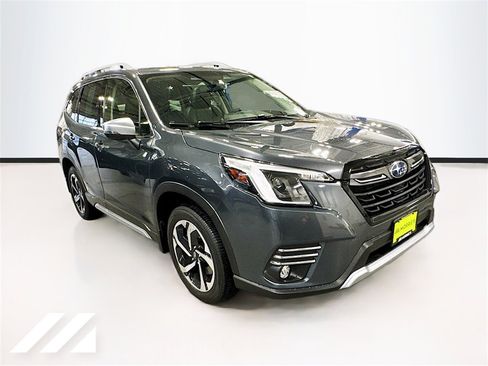 Used 2022 Subaru Forester Touring image 3
