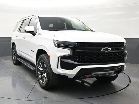 Used 2023 Chevrolet Tahoe Z71 w/ Luxury Package AWD/4WD image 7