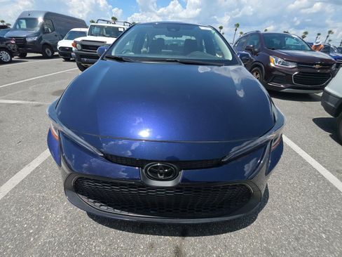 Used 2022 Toyota Corolla LE FWD image 2