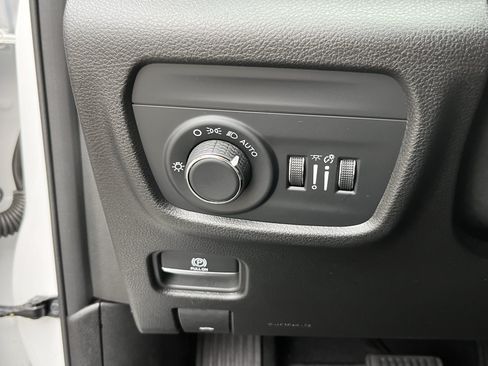 Used 2023 Jeep Grand Cherokee Altitude AWD/4WD image 24