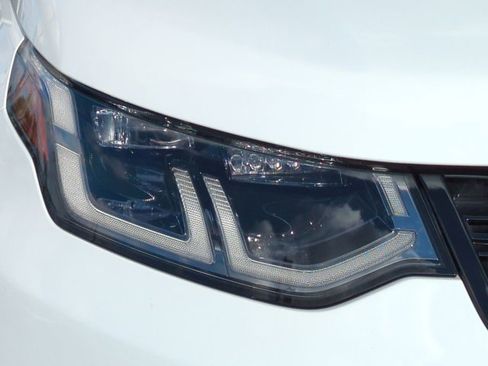 Used 2025 Land Rover Discovery Sport Dynamic SE image 10