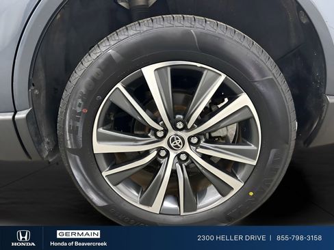 Used 2021 Toyota Venza LE image 27