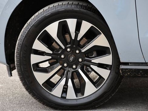 Used 2025 Ford Expedition Platinum w/ Driver's Package image 10