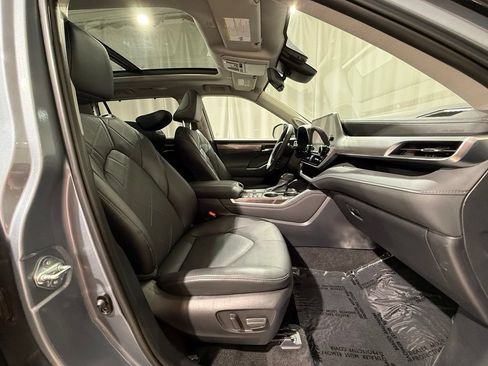 Certified 2024 Toyota Highlander Platinum AWD/4WD image 24