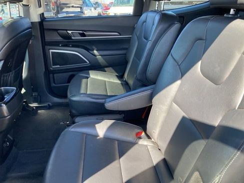 Used 2025 Kia Telluride S image 28