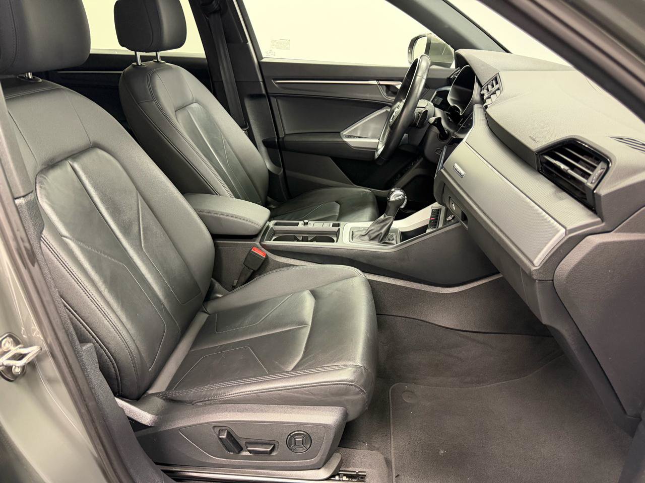Used 2022 Audi Q3 2.0T Premium w/ Convenience Package AWD/4WD image 13