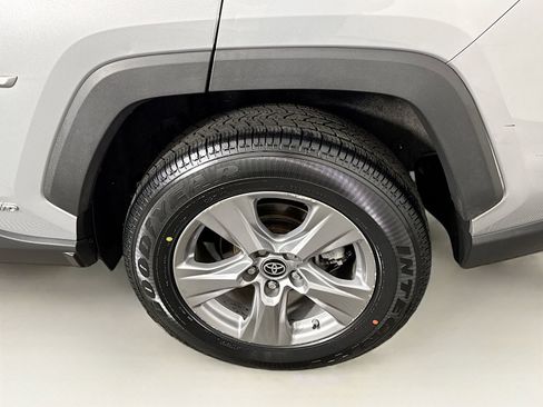 Used 2022 Toyota RAV4 LE AWD/4WD image 16