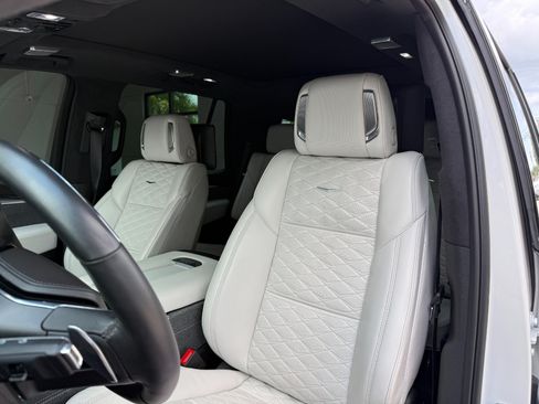 Used 2025 Cadillac Escalade V AWD/4WD image 21