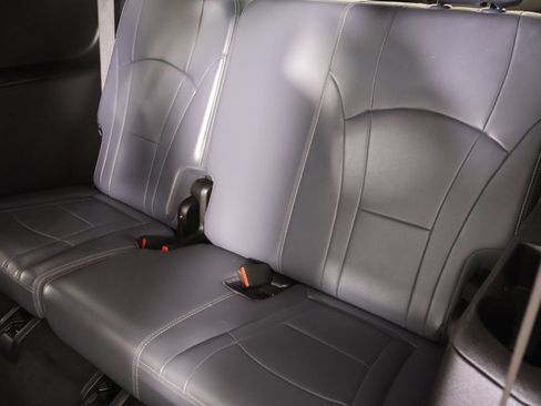 Used 2022 Buick Enclave Premium AWD/4WD image 13