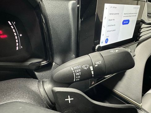 Used 2025 Toyota Camry SE image 22