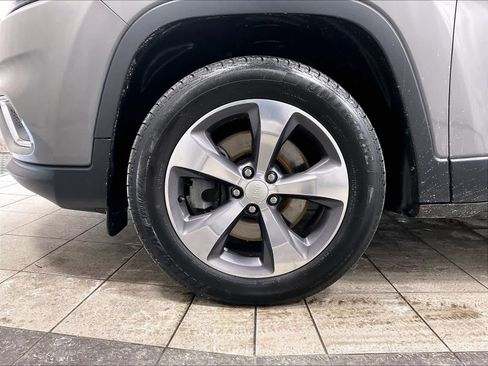 Used 2020 Jeep Cherokee Limited image 7