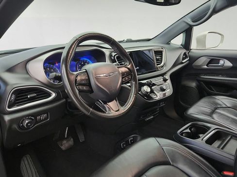 Used 2020 Chrysler Pacifica Touring-L w/ Advanced Safetytec Group AWD/4WD image 10