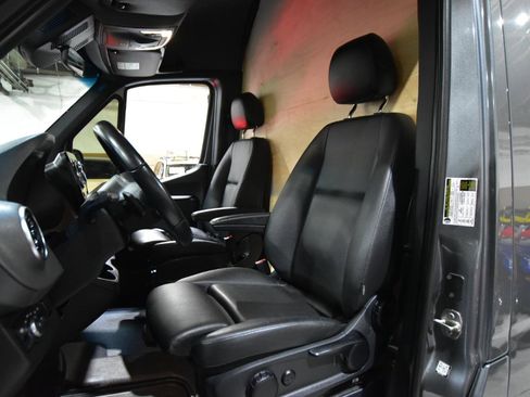 Used 2023 Mercedes-Benz Sprinter 2500 image 36