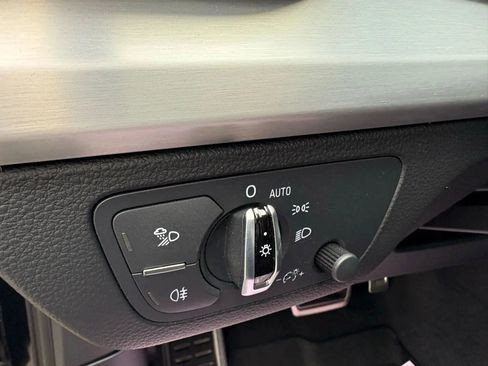 Used 2018 Audi SQ5 Premium Plus w/ Navigation Package image 30