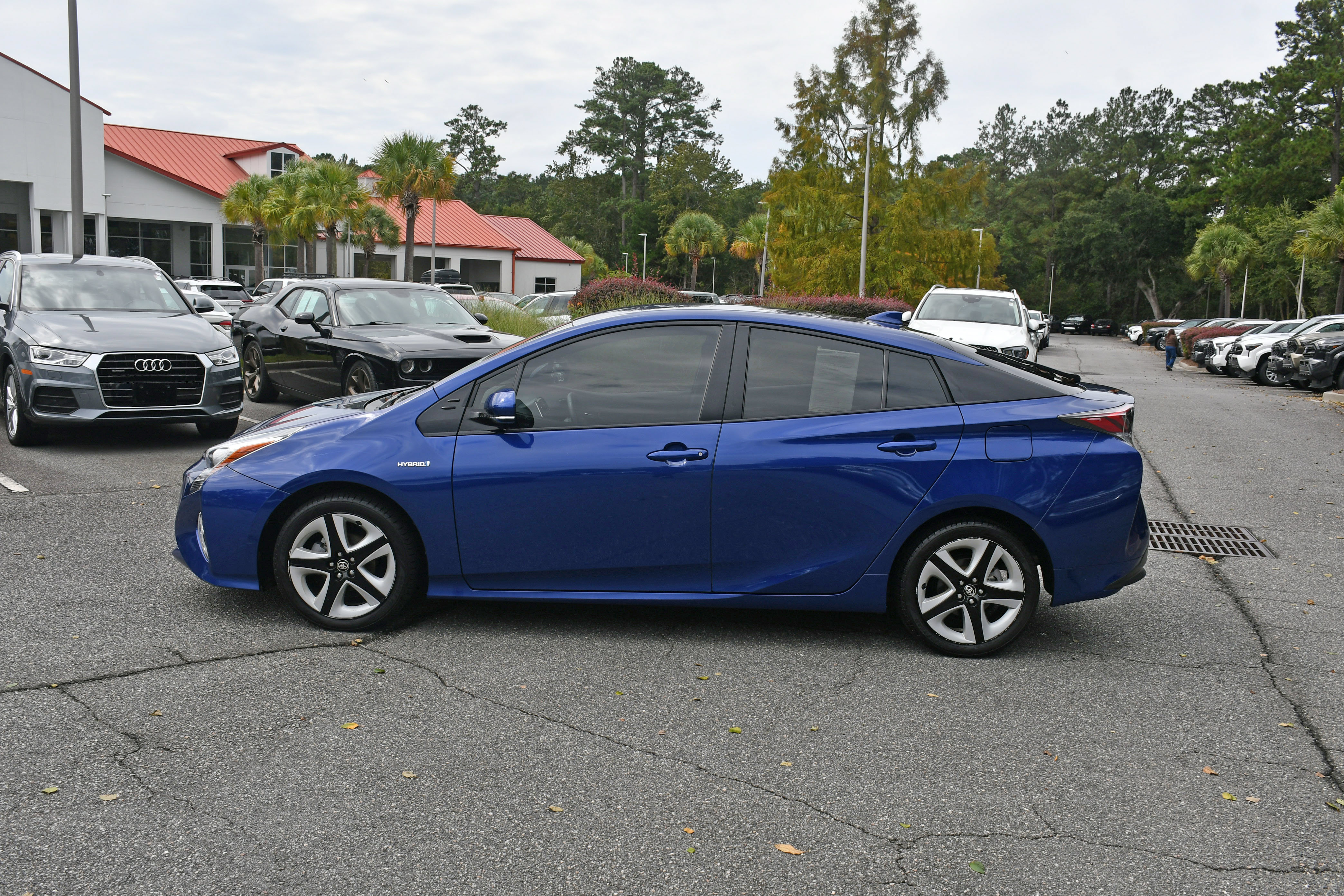 Used 2016 Toyota Prius Four Touring FWD image 2
