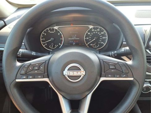 Used 2024 Nissan Altima 2.5 SV FWD image 15