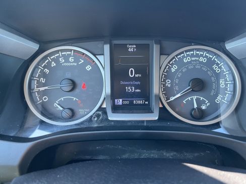 Used 2016 Toyota Tacoma SR5 w/ SR5 Appearance Package (SN) image 15