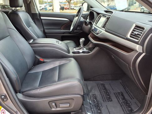 Used 2018 Toyota Highlander XLE image 9