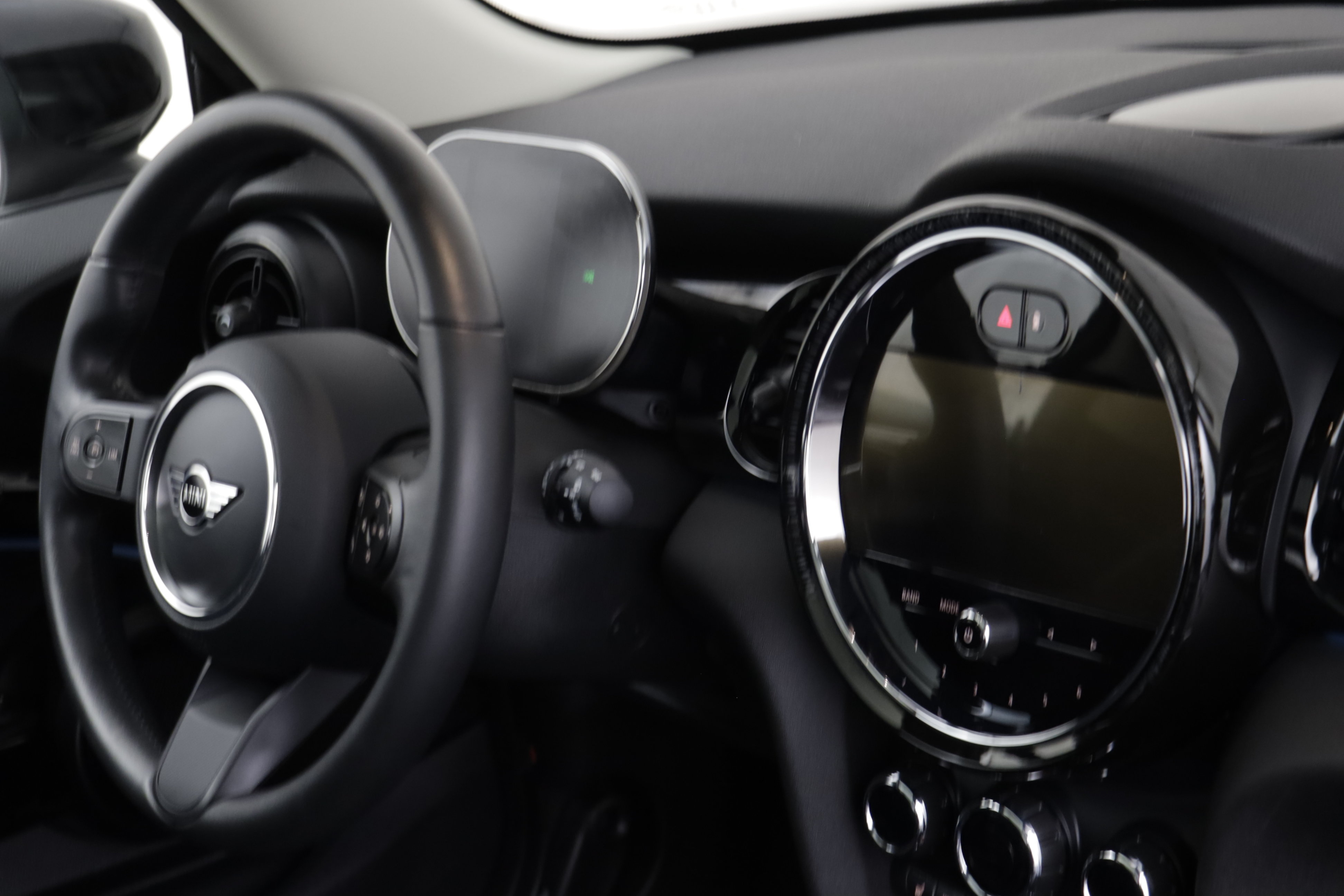 Certified 2024 MINI Cooper 2-Door Hardtop FWD image 21