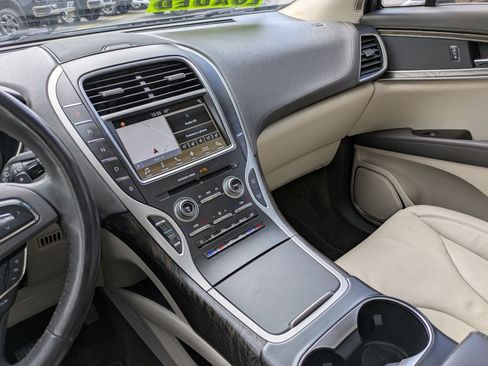 Used 2018 Lincoln MKX Reserve w/ Lincoln MKX Climate Package AWD/4WD image 19