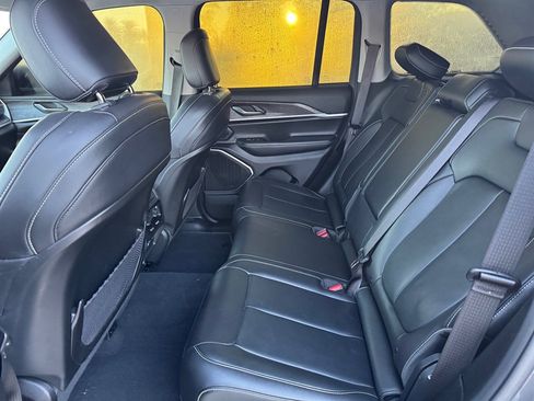 Used 2022 Jeep Grand Cherokee Limited image 13