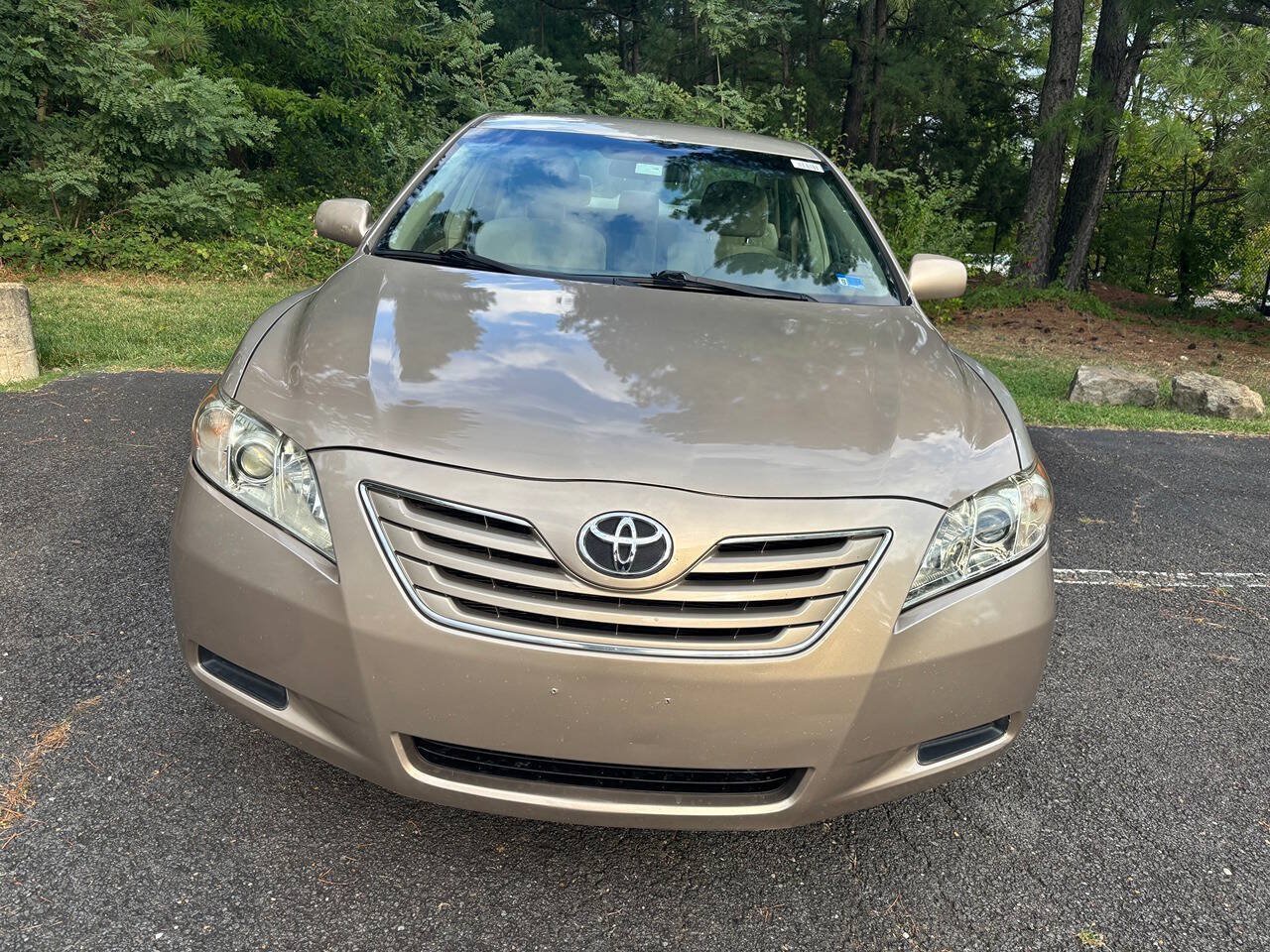 Used 2009 Toyota Camry LE FWD image 2