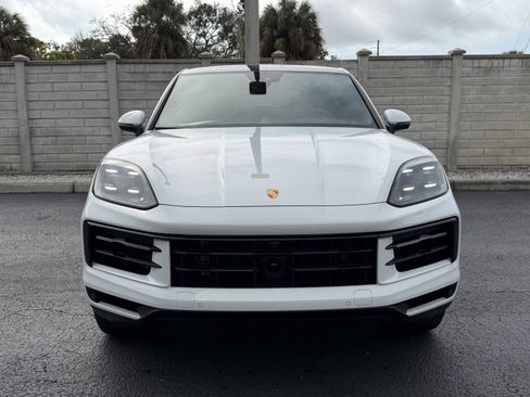 Certified 2024 Porsche Cayenne Coupe image 10