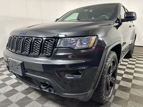 Used 2018 Jeep Grand Cherokee Laredo AWD/4WD image 1