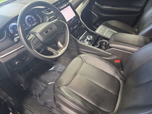 Used 2022 Jeep Grand Cherokee L Limited AWD/4WD image 18