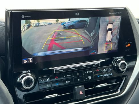 Used 2022 Toyota Highlander Platinum image 21