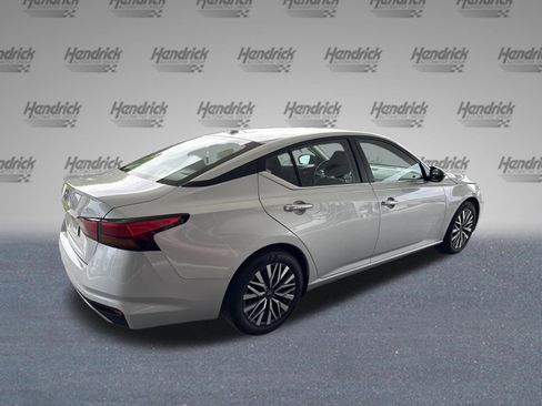 Used 2025 Nissan Altima 2.5 SV FWD image 9