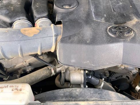 Used 2012 Toyota FJ Cruiser 2WD w/ Upgrade Pkg image 31