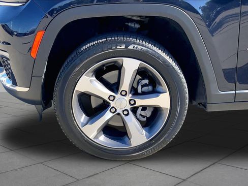 Used 2024 Jeep Grand Cherokee L Limited RWD image 11