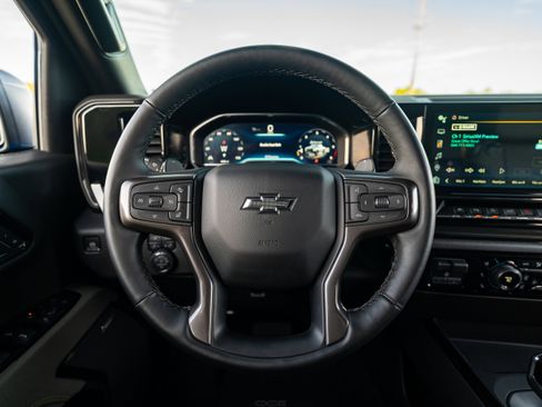 Used 2025 Chevrolet Silverado 1500 ZR2 AWD/4WD image 23