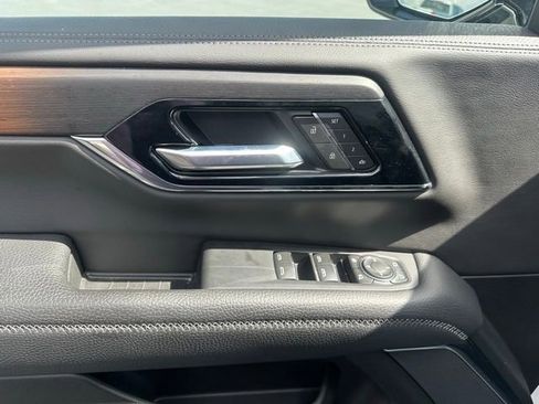 Certified 2025 GMC Yukon XL Denali AWD/4WD image 3