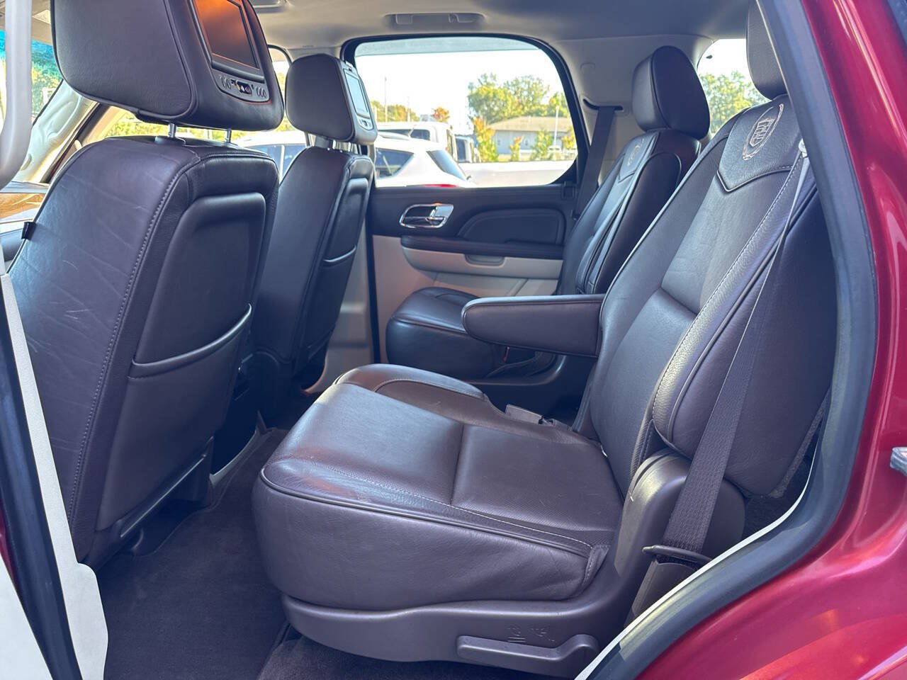 Used 2013 Cadillac Escalade Platinum AWD/4WD image 17