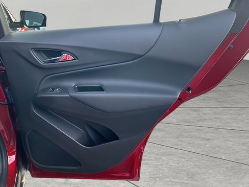 Used 2024 Chevrolet Equinox LT image 30