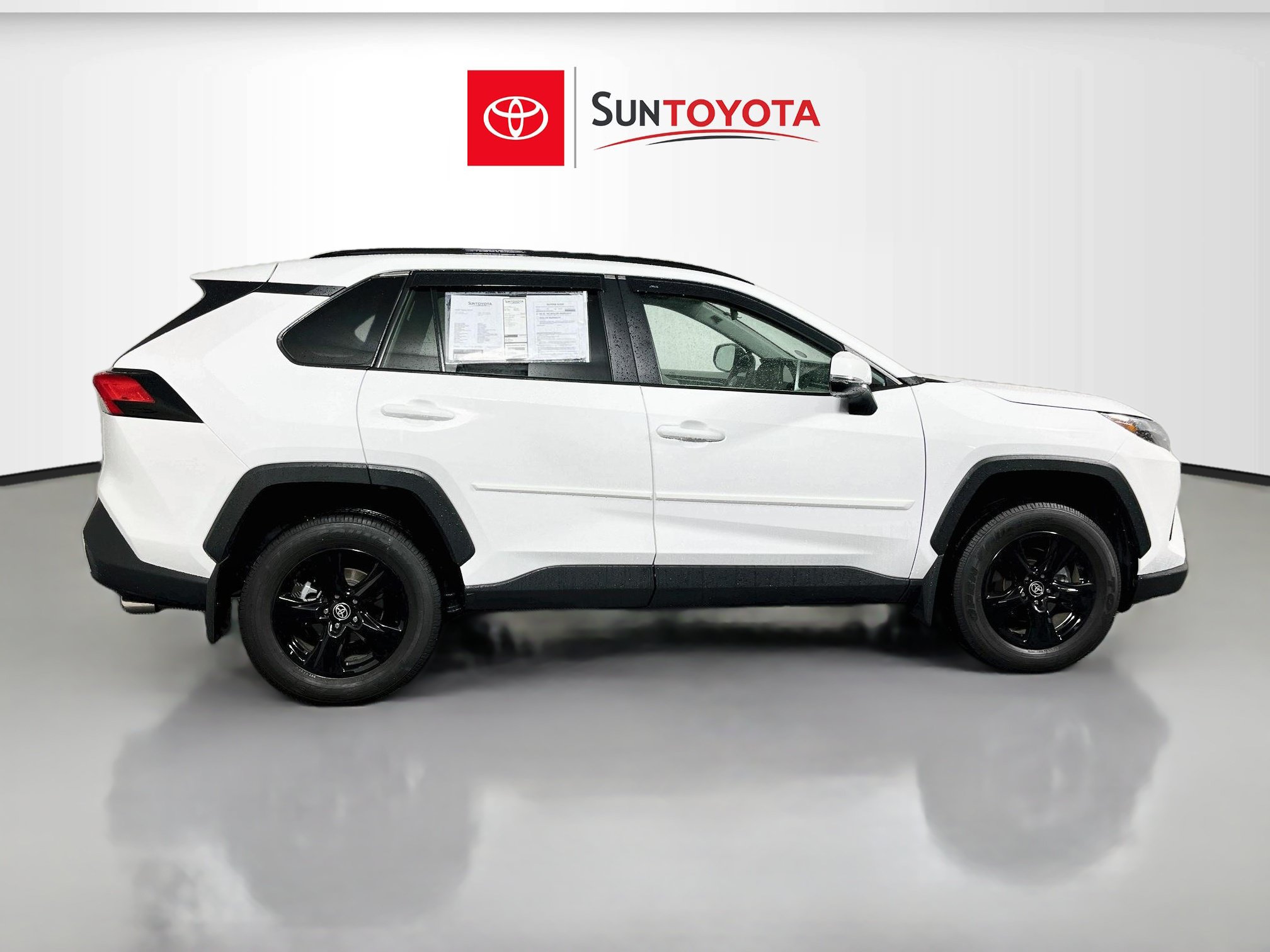 Used 2025 Toyota RAV4 XLE w/ Convenience Package FWD image 2