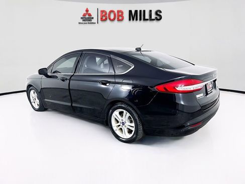 Used 2018 Ford Fusion SE w/ Fusion SE Technology Package image 5