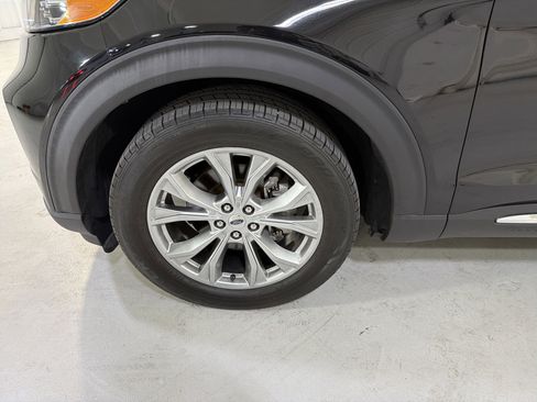 Used 2020 Ford Explorer XLT w/ Equipment Group 202A image 9