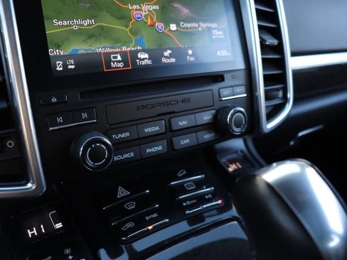 Used 2018 Porsche Cayenne S image 56